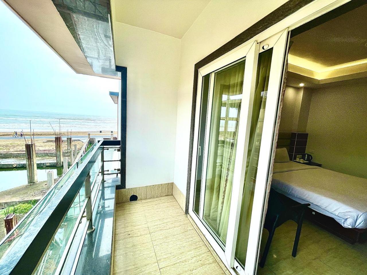 Gr Palace, In Front Of Sea-Beach With Breakfast, Swimming-Pool, Fully Air-Conditioned, Hotel With Parking Availability Puri Bagian luar foto