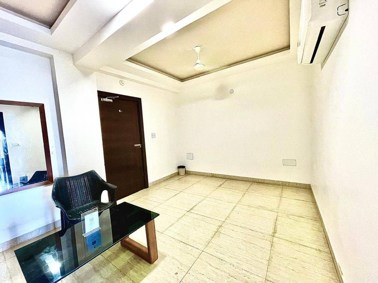 Gr Palace, In Front Of Sea-Beach With Breakfast, Swimming-Pool, Fully Air-Conditioned, Hotel With Parking Availability Puri Bagian luar foto