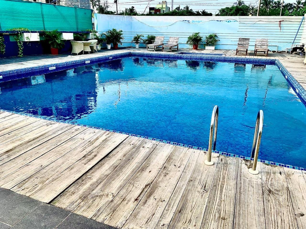 Gr Palace, In Front Of Sea-Beach With Breakfast, Swimming-Pool, Fully Air-Conditioned, Hotel With Parking Availability Puri Bagian luar foto