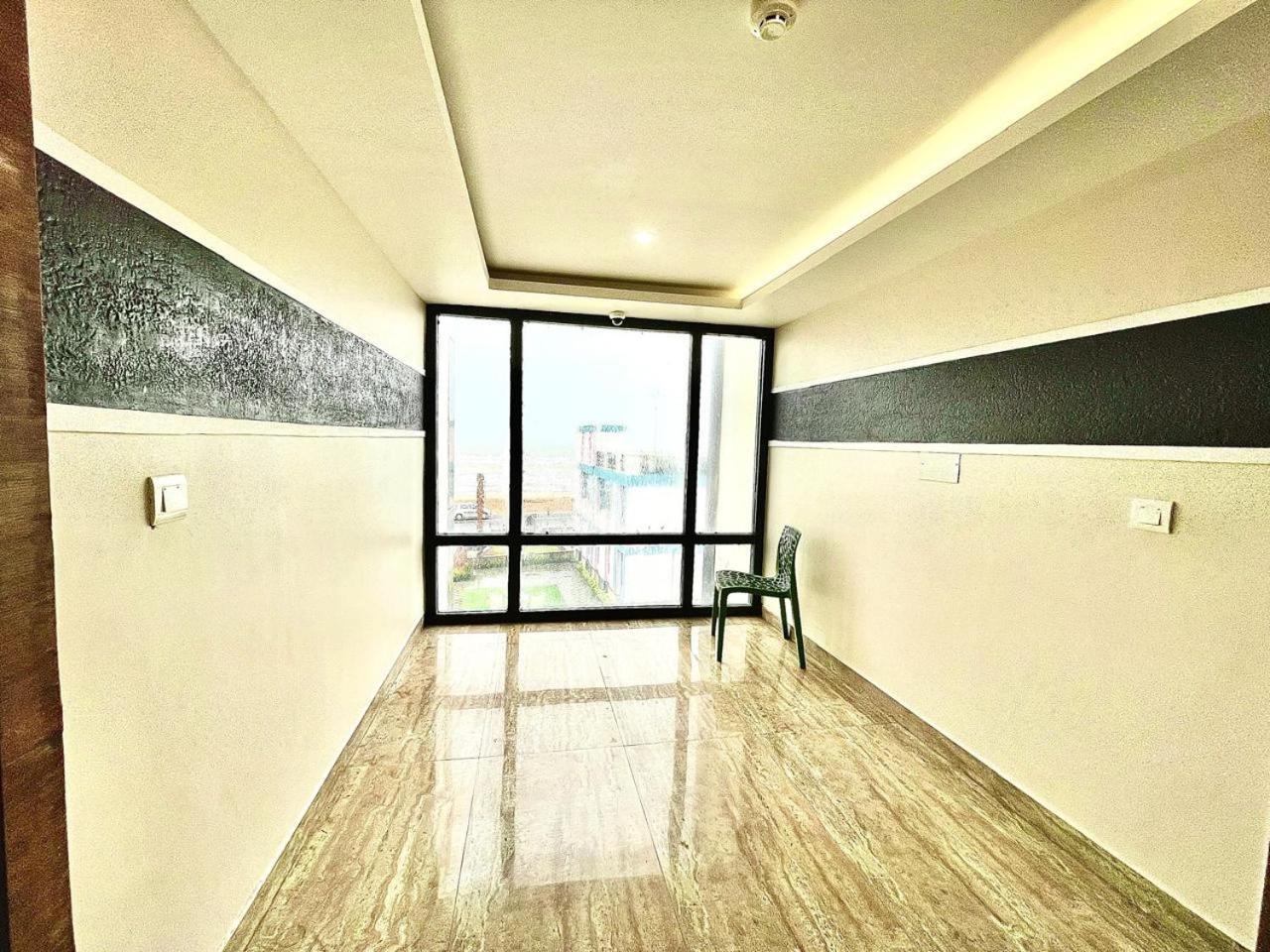 Gr Palace, In Front Of Sea-Beach With Breakfast, Swimming-Pool, Fully Air-Conditioned, Hotel With Parking Availability Puri Bagian luar foto
