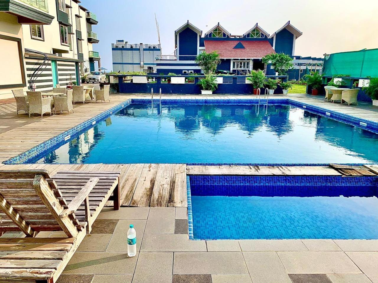 Gr Palace, In Front Of Sea-Beach With Breakfast, Swimming-Pool, Fully Air-Conditioned, Hotel With Parking Availability Puri Bagian luar foto